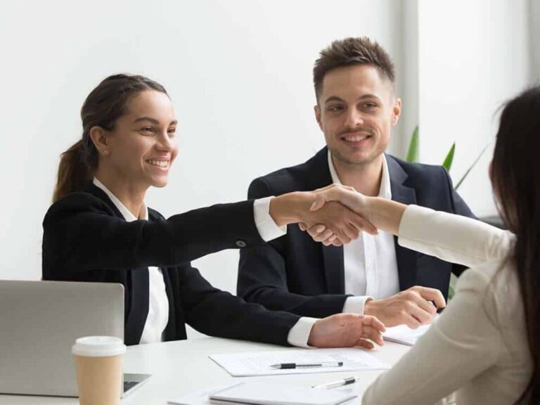 Contratar um funcionário para serviços contábeis ou terceirizar? Qual é mais vantajoso?