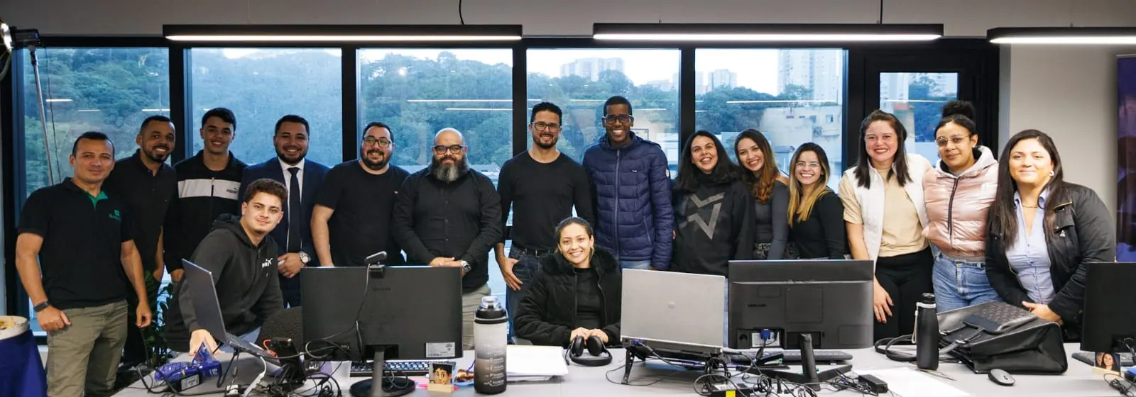 Equipe da Zuriel Contábil em 2026 no escritório do Condomínio D/Office, em Diadema